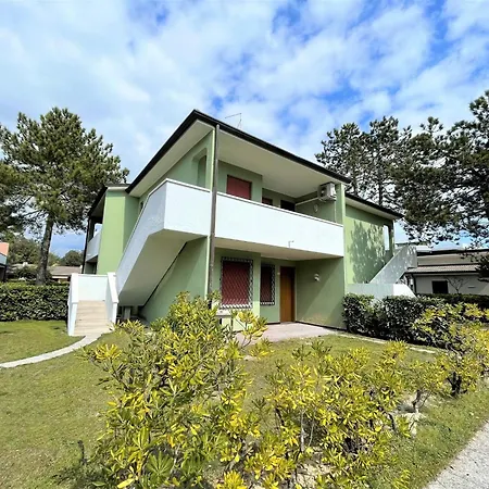 Modern Flat In A With Pool דירה *