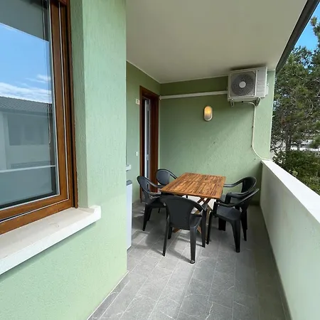 Modern Flat In A With Pool ביביונה