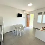 Modern Flat In A With Pool Daire *