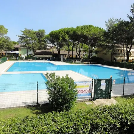 Modern Flat In A With Pool Daire Bibione